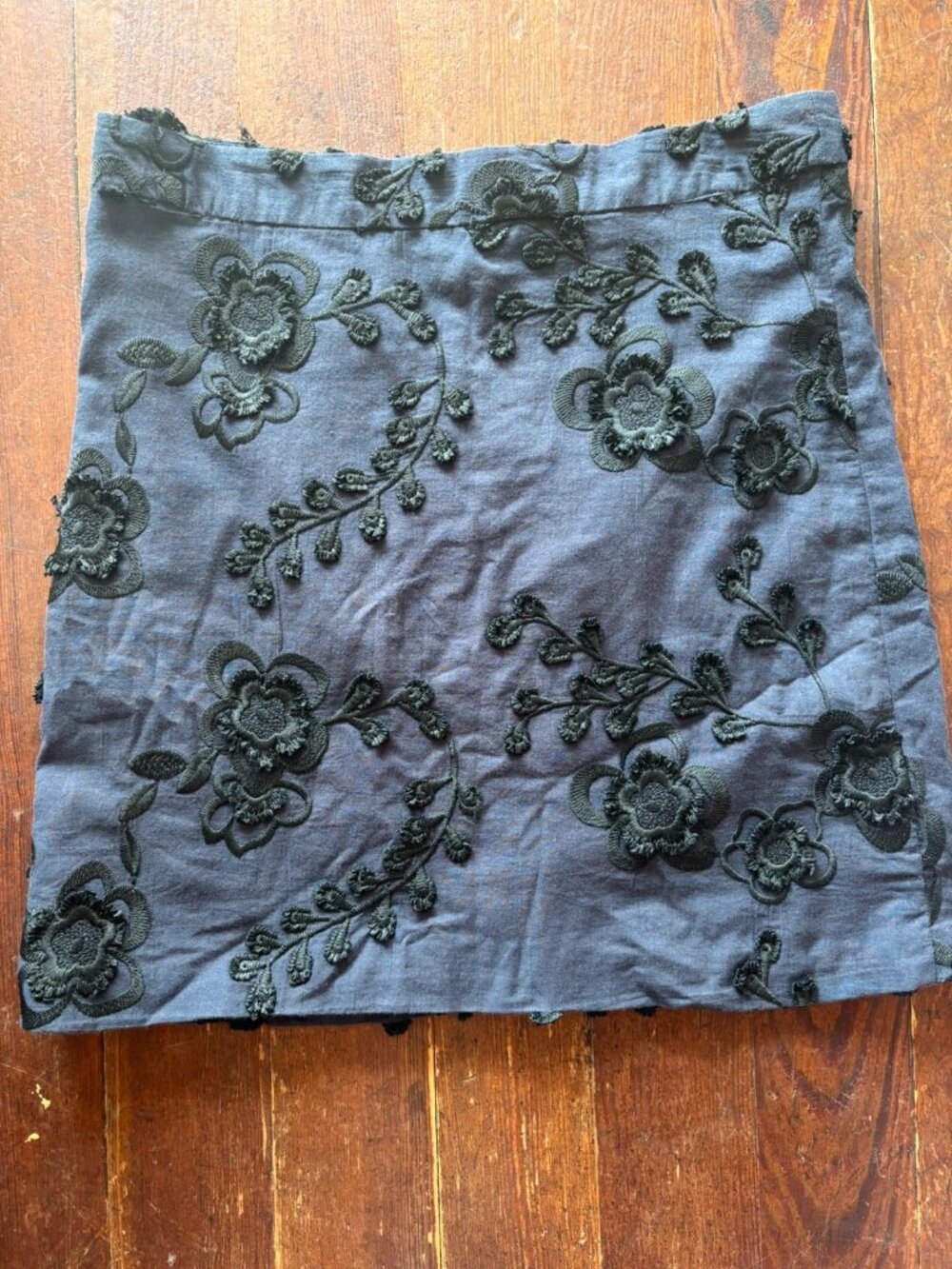 Vintage Banana Republic Gray Skirt with Black Floral Applique 6P